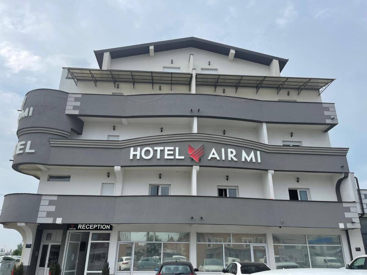 Airmi Hotel Surčin 外观 照片